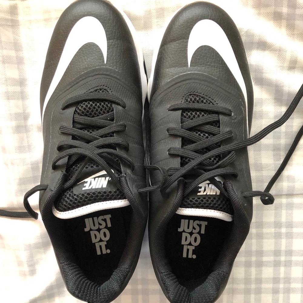 Boy's Nike golf shoes